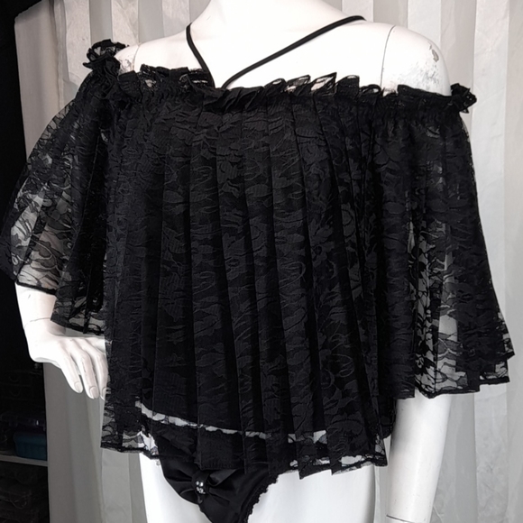 Ella Moss Cold Shoulder Lace 1/2 Bell Sleeve Top - Picture 5 of 9